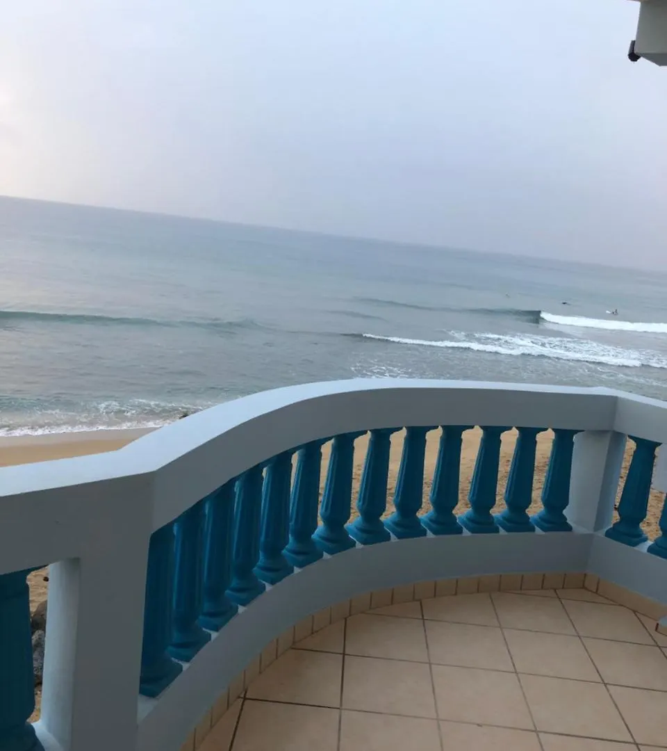 Rompeolas Beach House 2 contacts